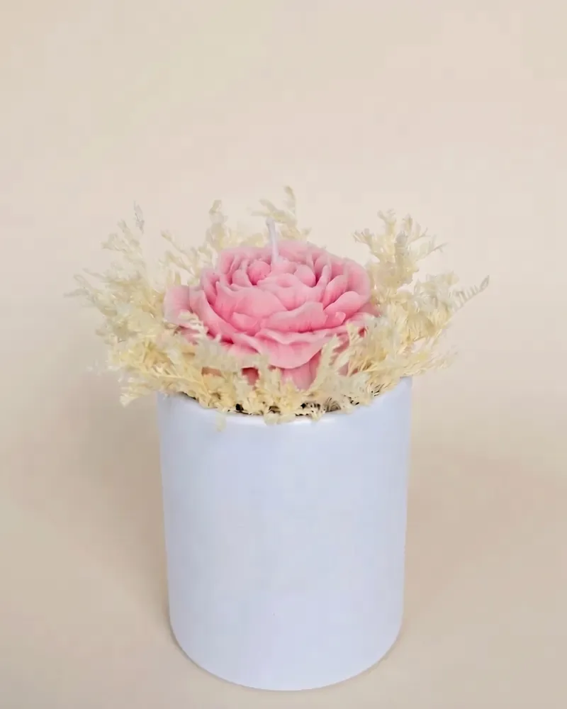 Small candle bouquet: one pink flower candle with dried flowers in a white box